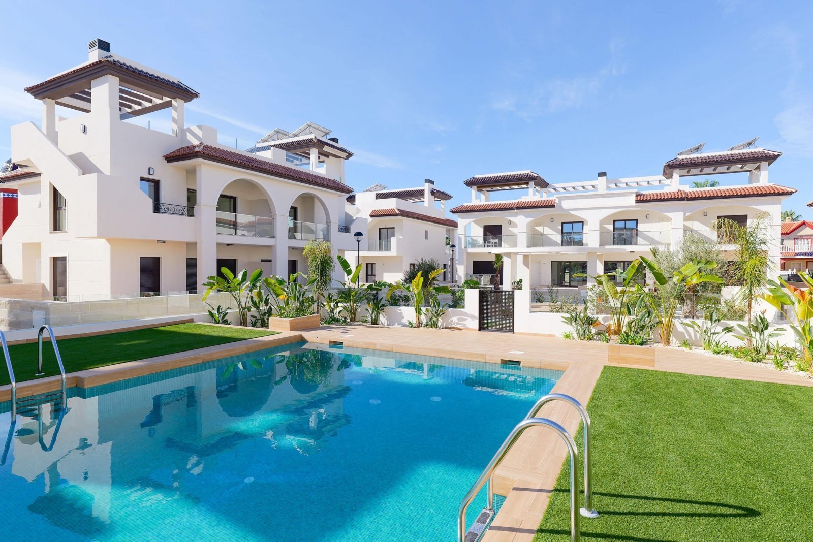 Schönes Penthouse mit großem Pool