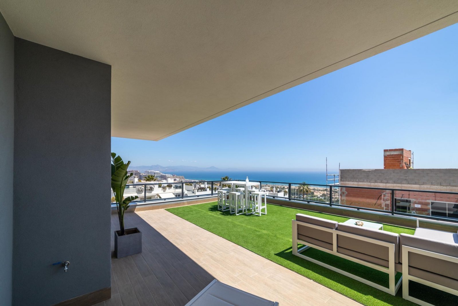 Traumwohnung mit Meerblick, Terrasse &amp; Pool