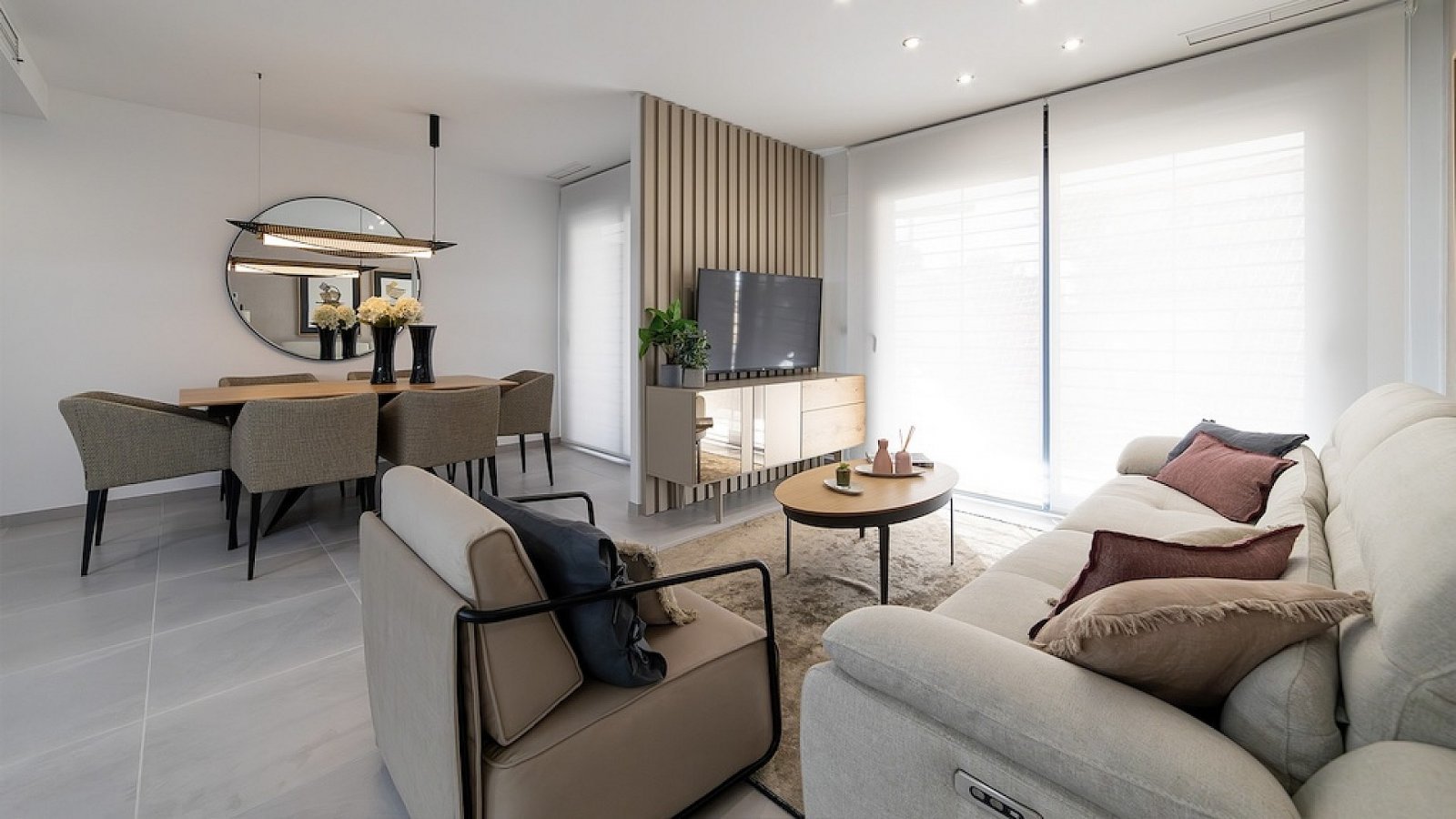 Exklusives Garten-Apartment mit Infinity-Pool und Meerblick