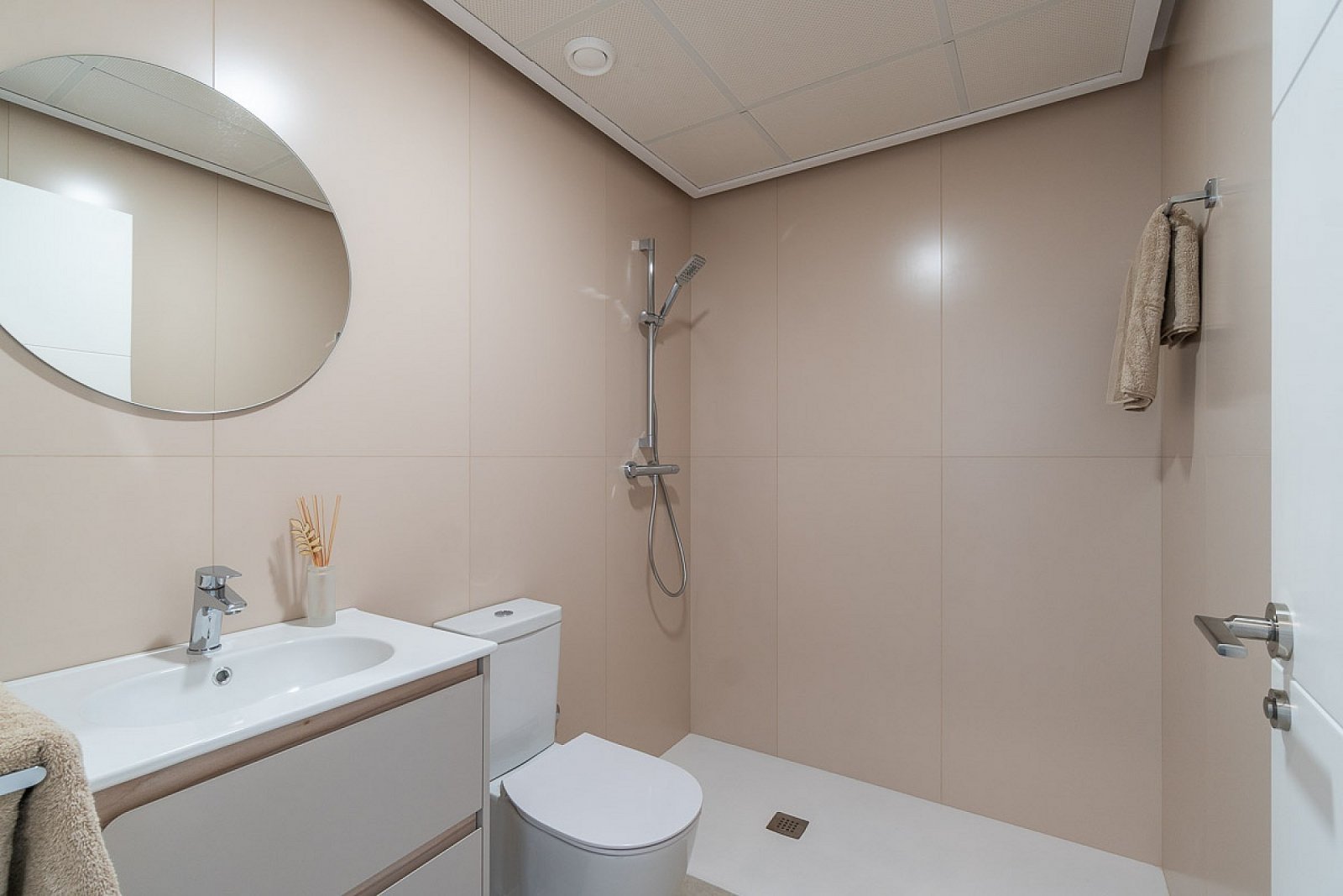 Wohnen mit Komfort: Garten, Pool &amp; 3 Schlafzimmer