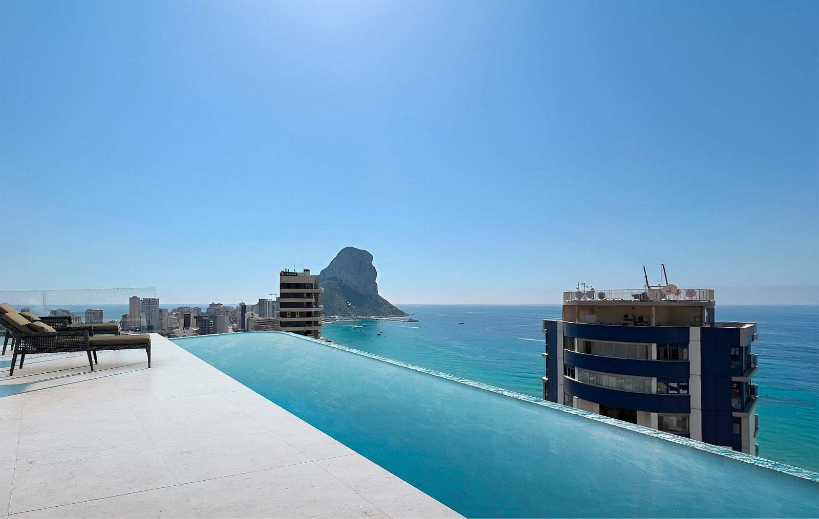 Moderne Luxusapartments mit Infinity-Pool
