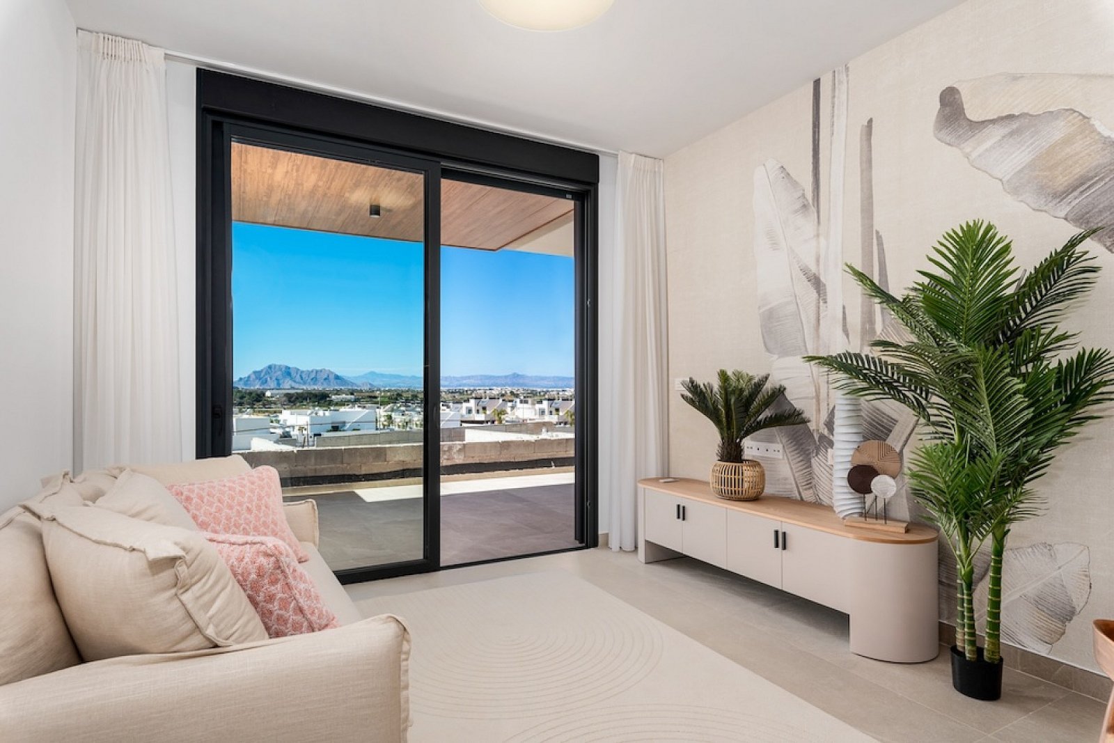 Helles Dachterrassenapartment mit Gemeinschaftspool