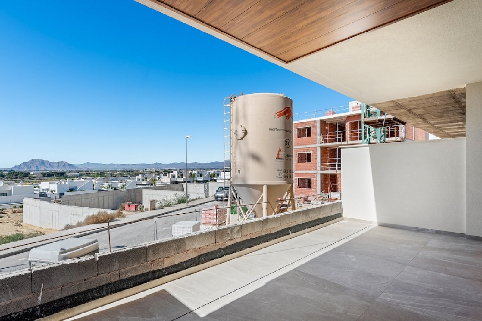 Helles Dachterrassenapartment mit Gemeinschaftspool