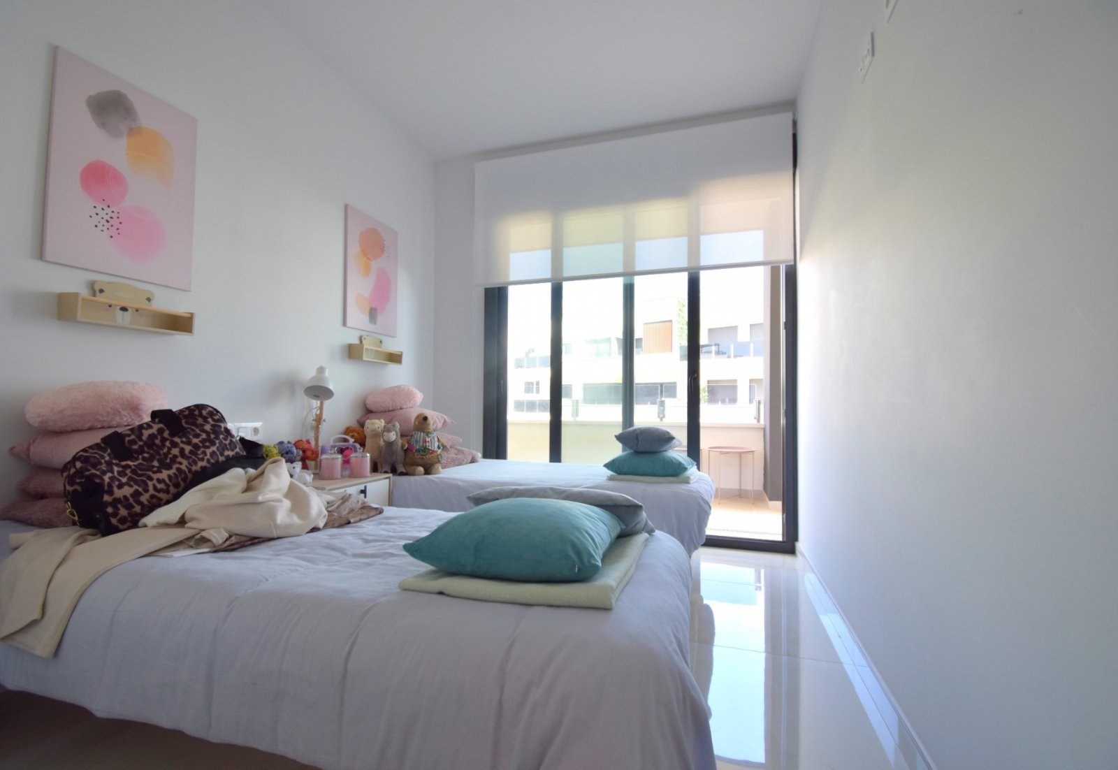 Modernes Apartment mit großer Terrasse, Pool & Meerblick