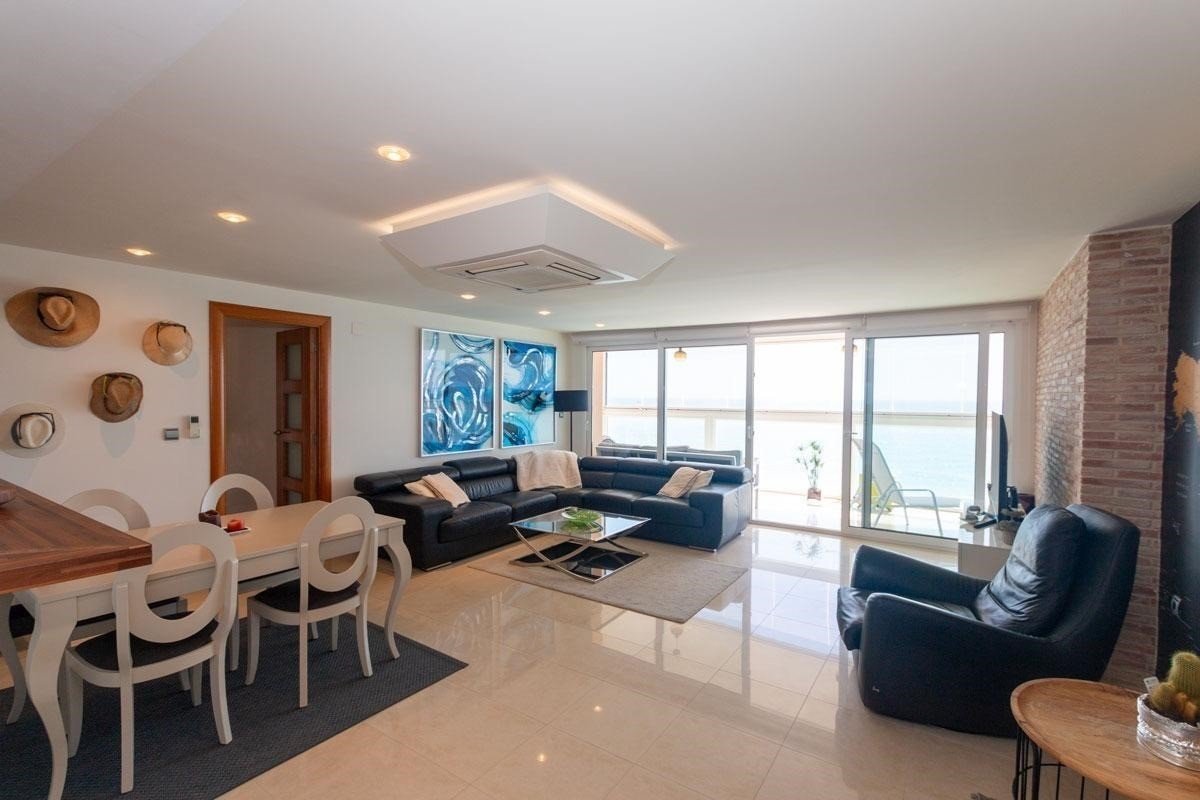 Traumhafte Wohnung direkt am Meer mit Panoramablick