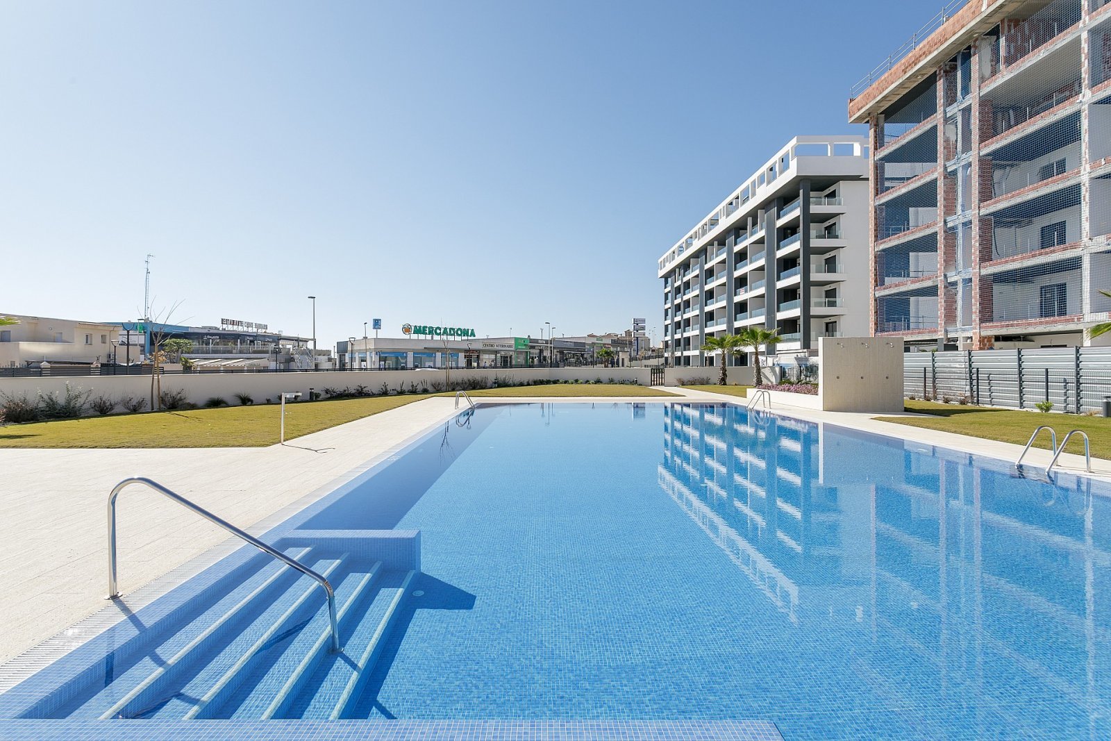 Exklusives Wohnen: Apartments mit Pool und Solarium
