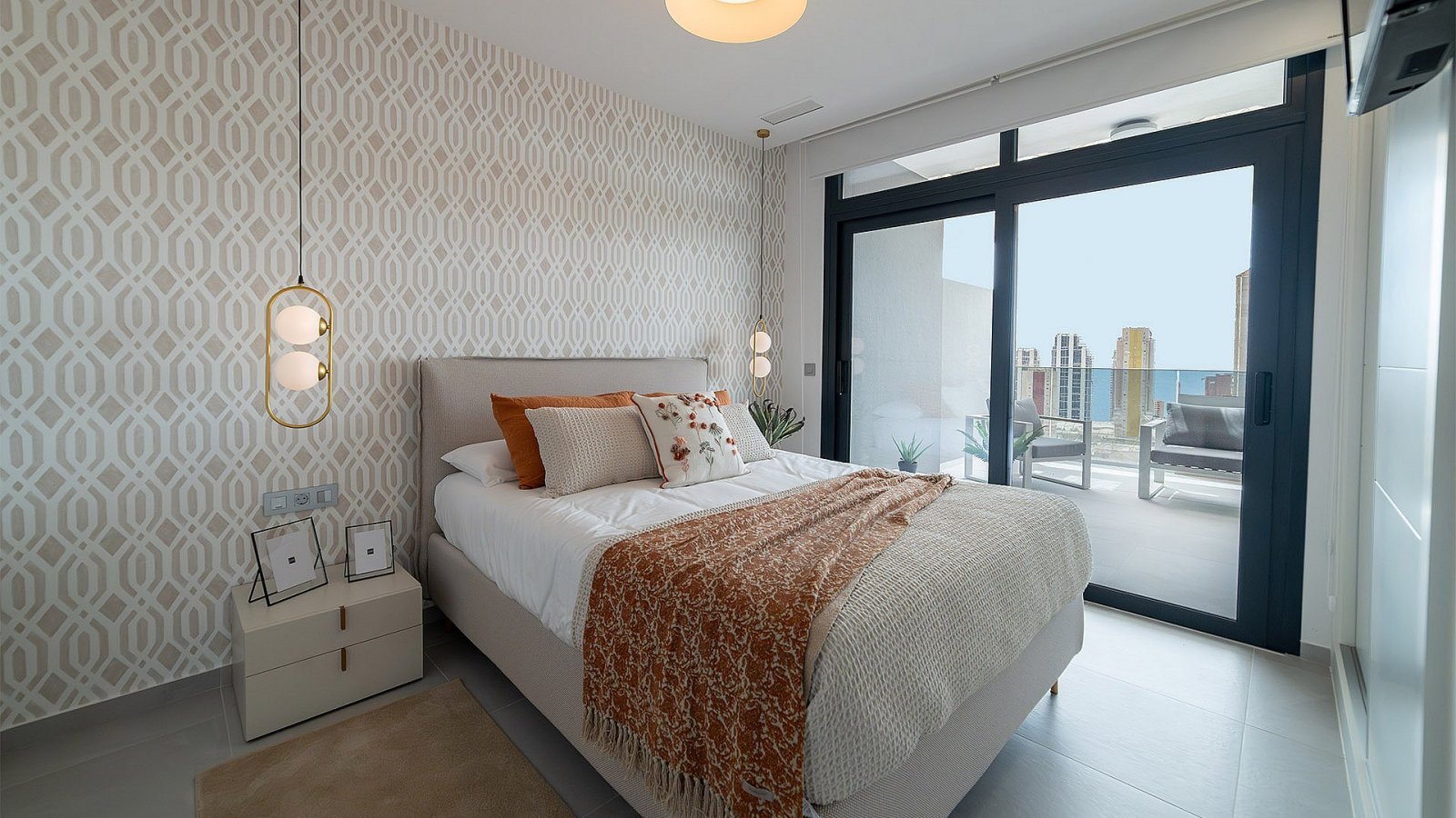 Modernes Apartment mit Dachterrasse, Pool und Parkplatz