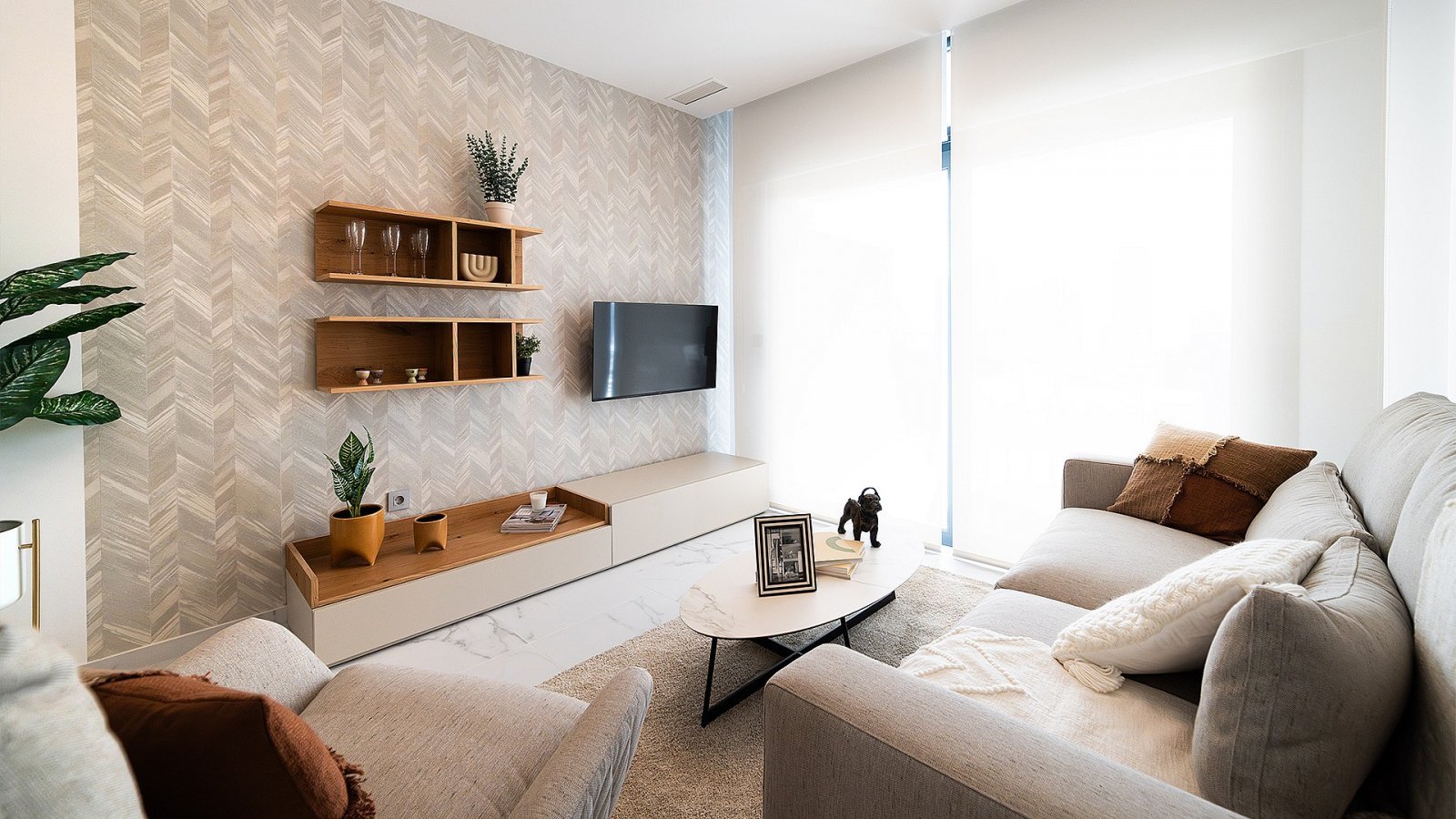 Modernes Apartment mit Dachterrasse, Pool und Parkplatz
