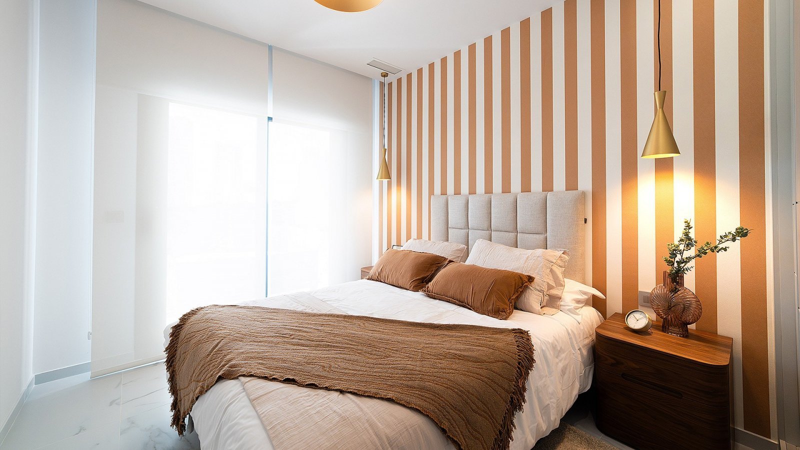 Modernes Apartment mit Dachterrasse, Pool und Parkplatz