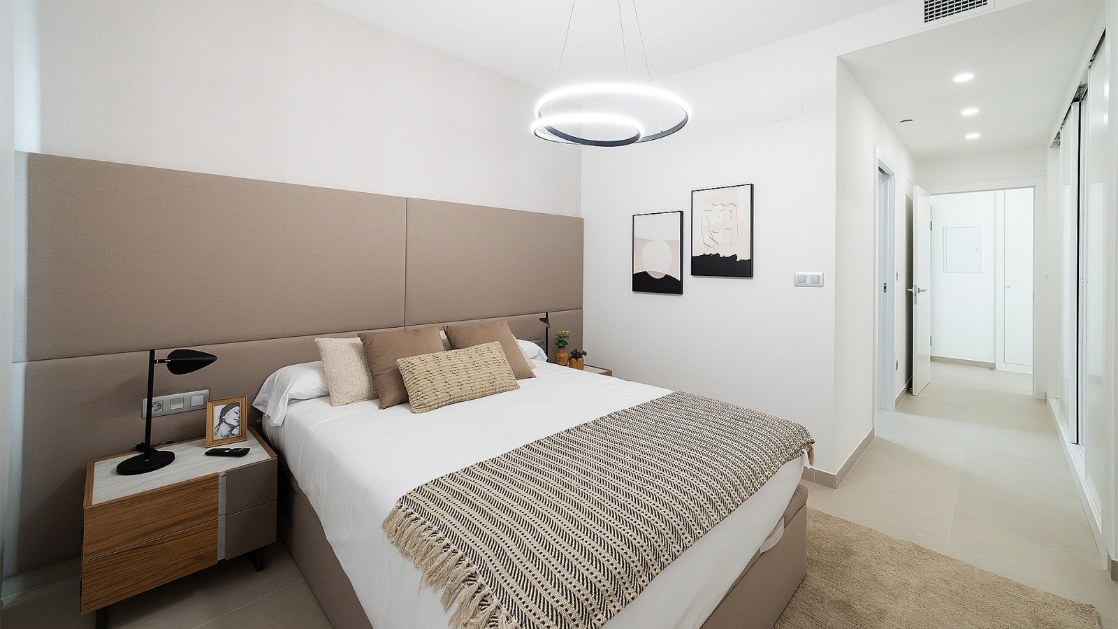 Moderne Traumwohnung mit großer Terrasse, Pool &amp; Meerblick