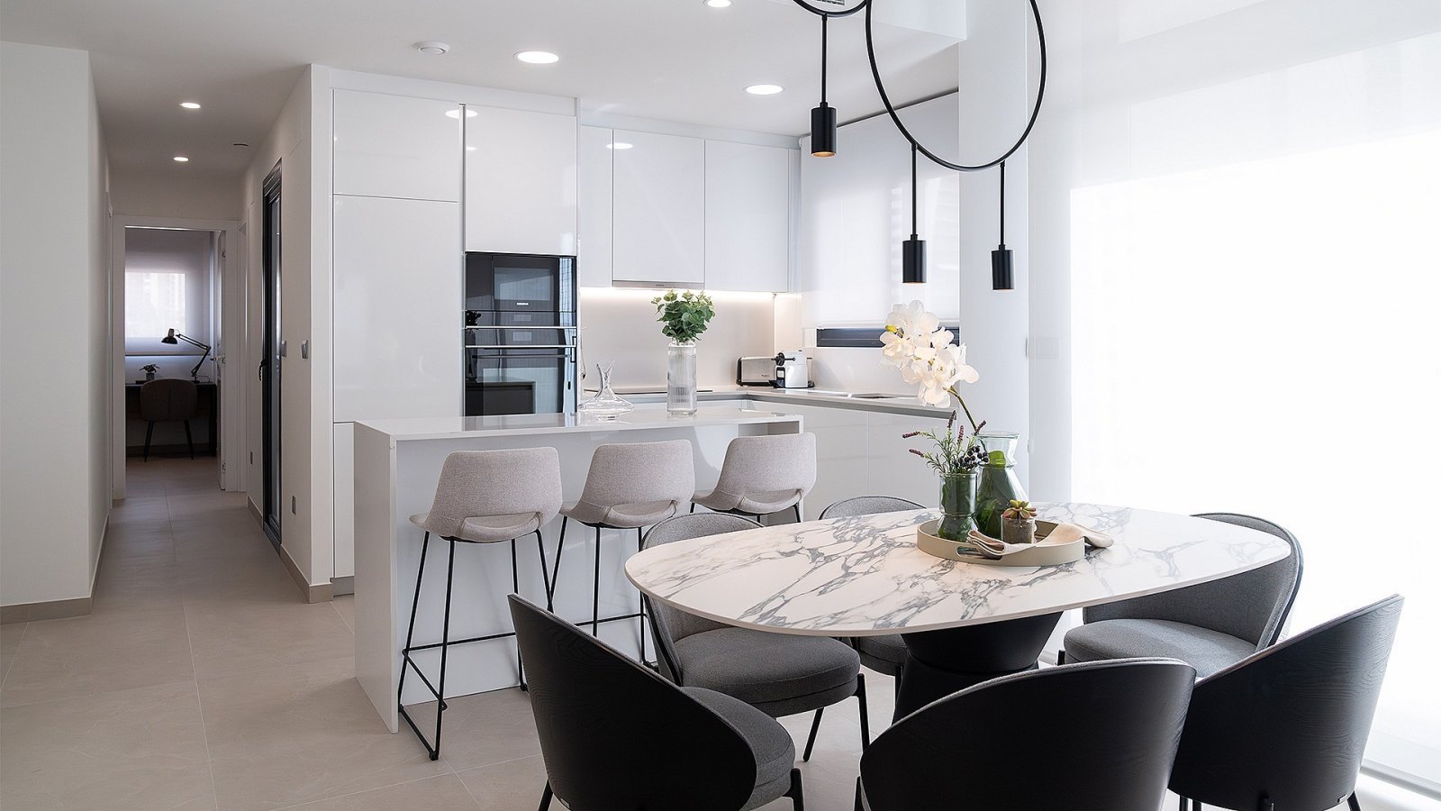 Moderne Traumwohnung mit großer Terrasse, Pool &amp; Meerblick