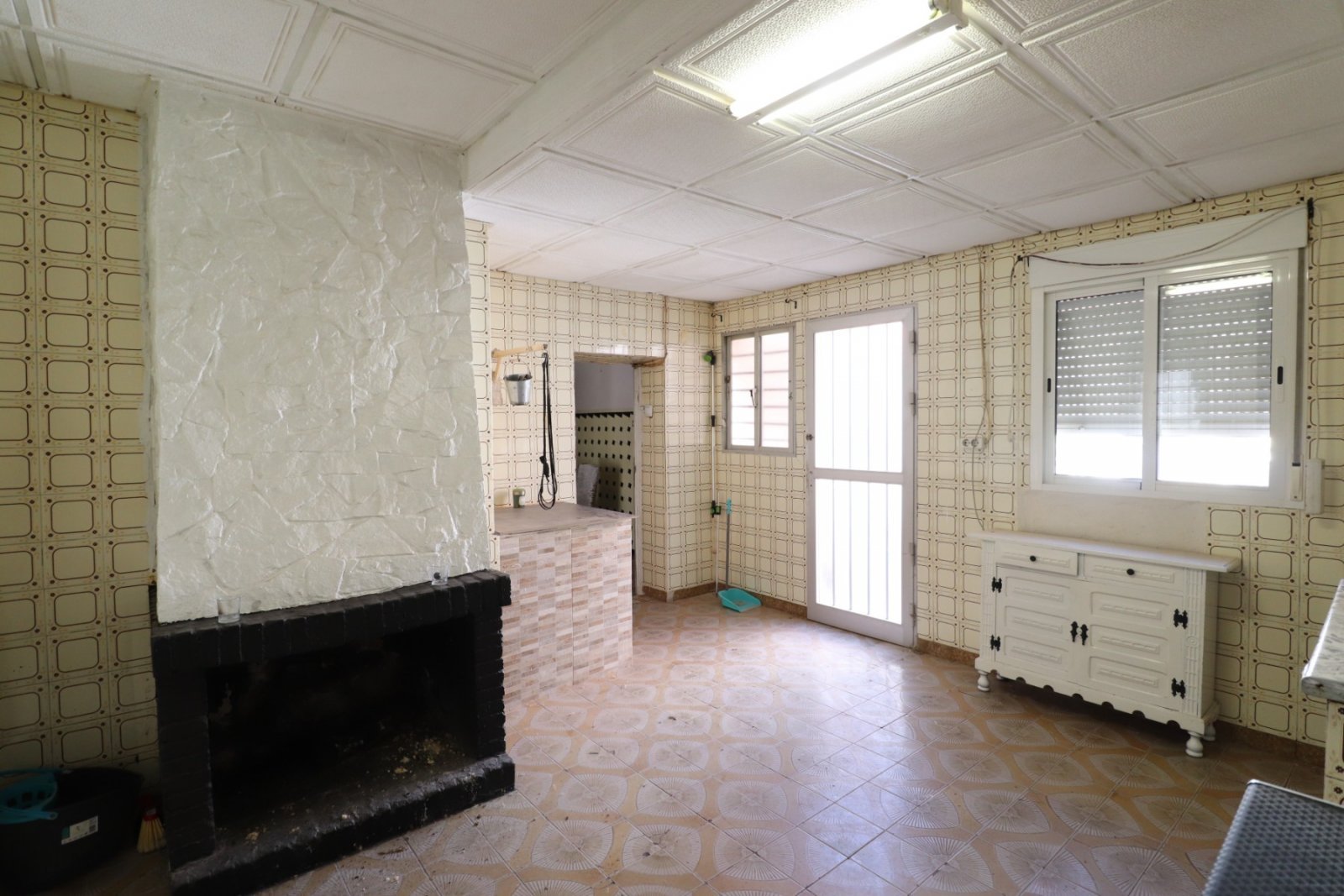 Zentral gelegenes Bungalow mit großem Renovierungspotenzial