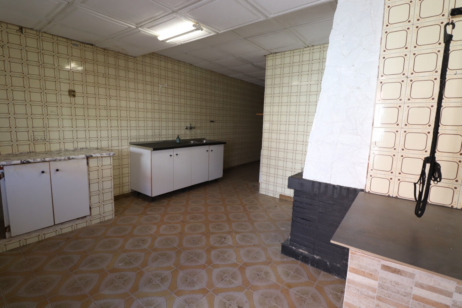 Zentral gelegenes Bungalow mit großem Renovierungspotenzial