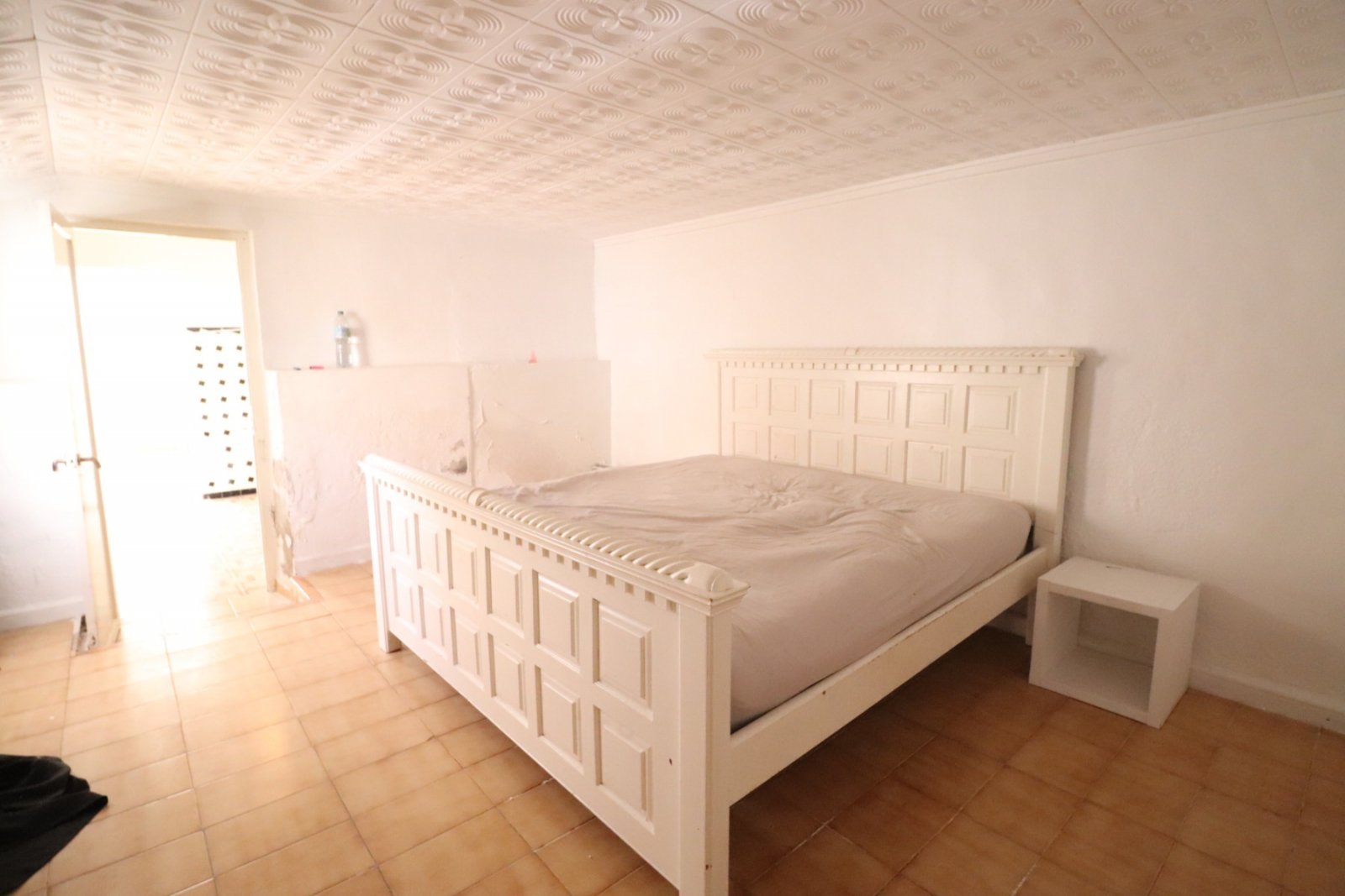 Zentral gelegenes Bungalow mit großem Renovierungspotenzial
