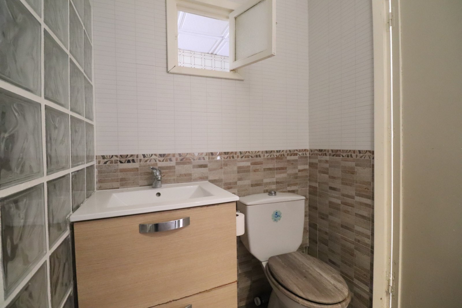 Zentral gelegenes Bungalow mit großem Renovierungspotenzial