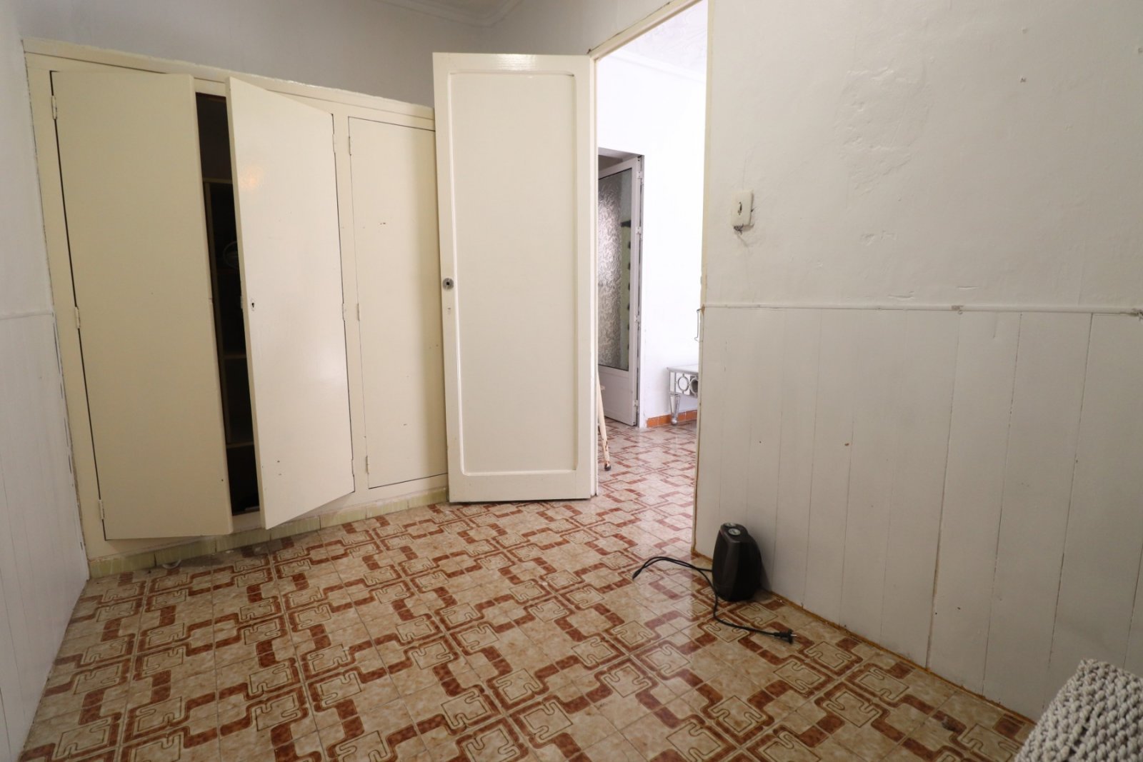 Zentral gelegenes Bungalow mit großem Renovierungspotenzial