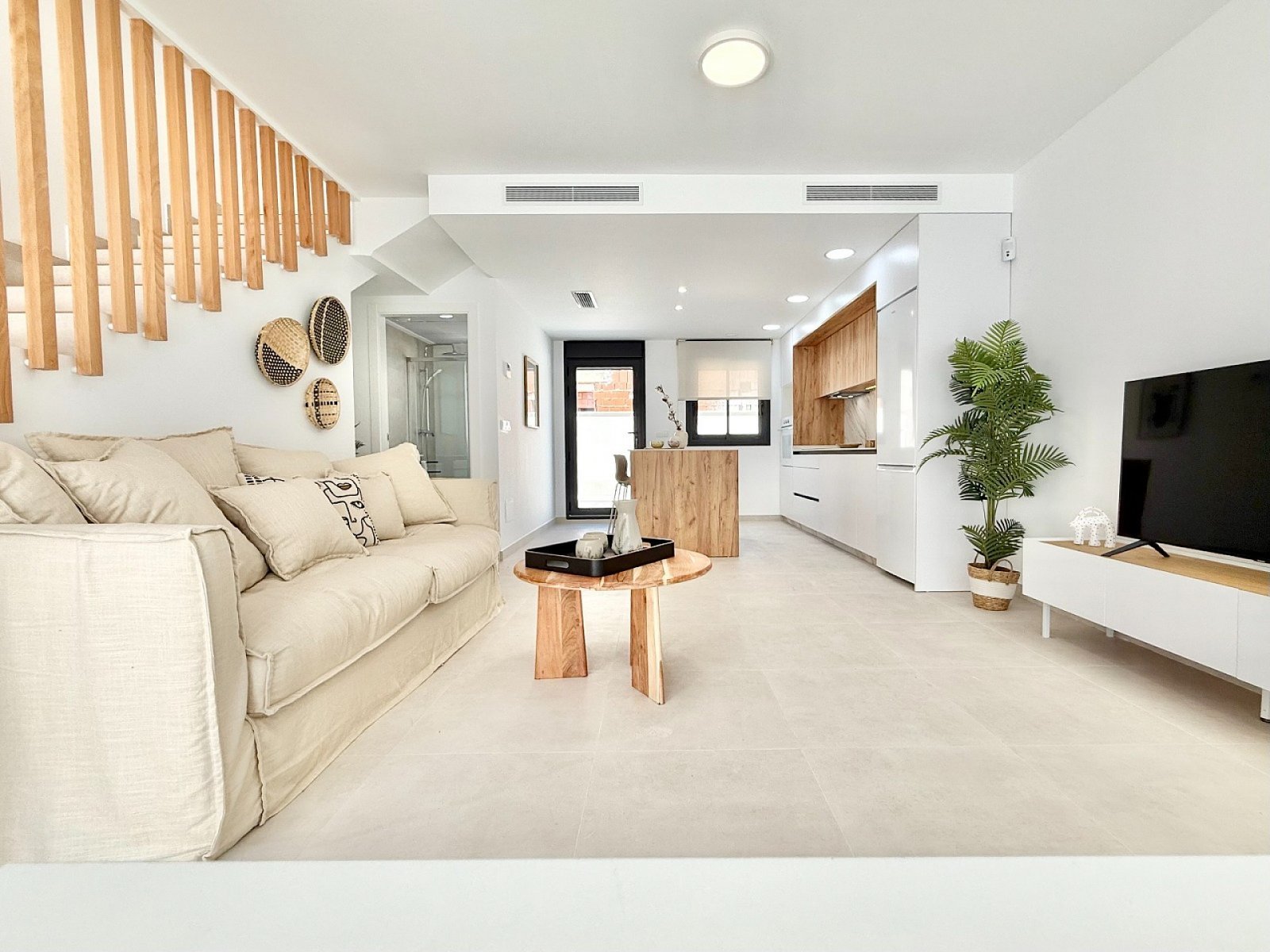 Attraktive Reihenvilla mit Pool und Parkplatz auf eigenem Grundstück