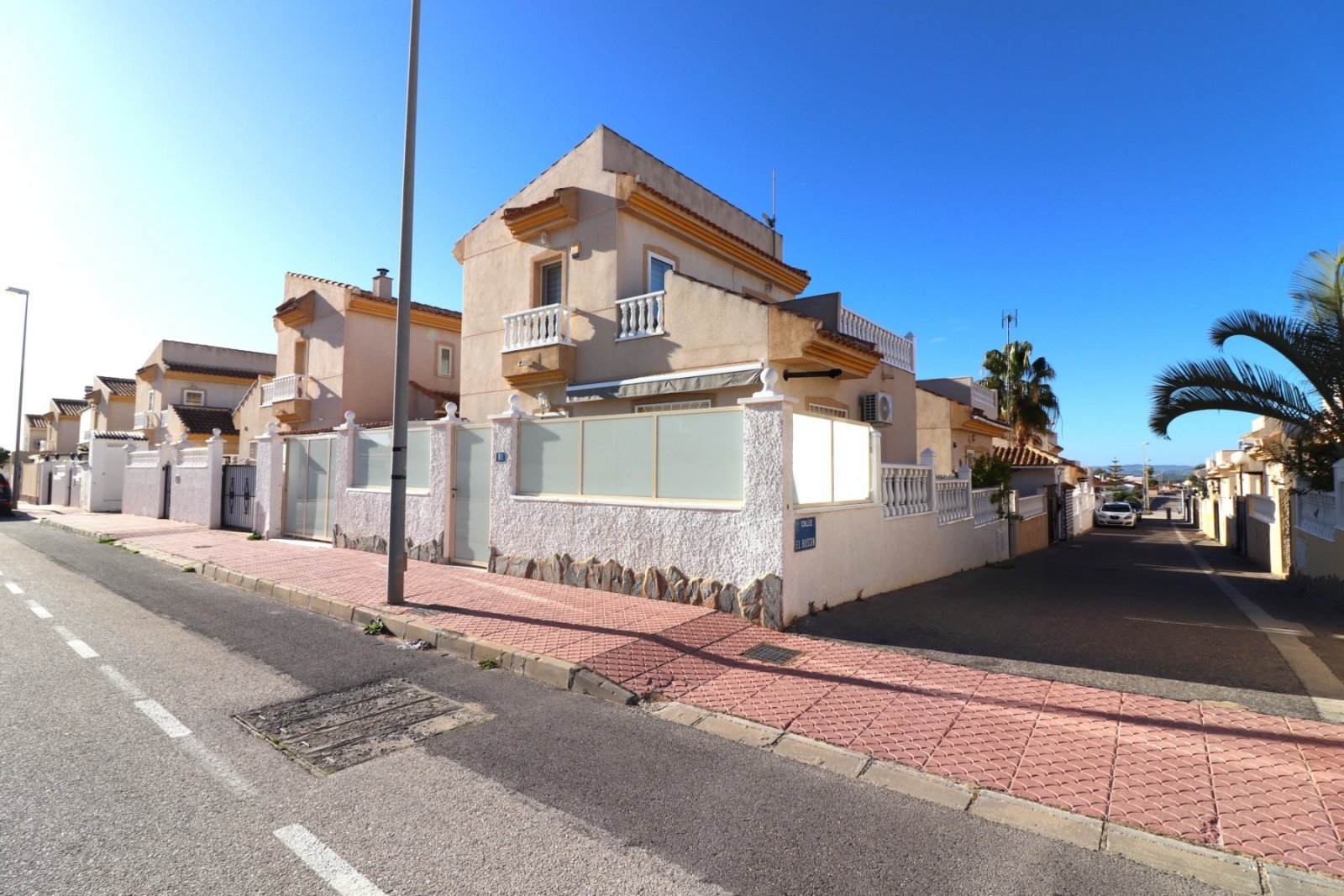 Rojales: Charmante freistehende Villa mit 3 Schlafzimmern in bester Lage von Ciudad Quesada 