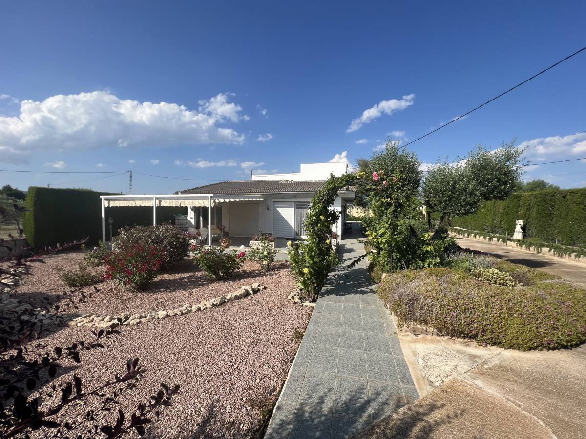 Castalla: Freistehendes Haus mit großem Grundstück und Garten Castalla: Freistehendes Haus mit großem Grundstück und Garten