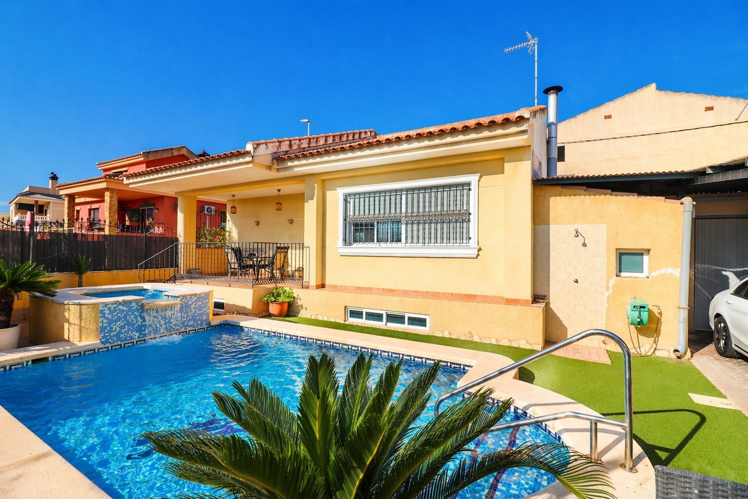 Sonnige Villa mit Pool und traumhaftem Ausblick