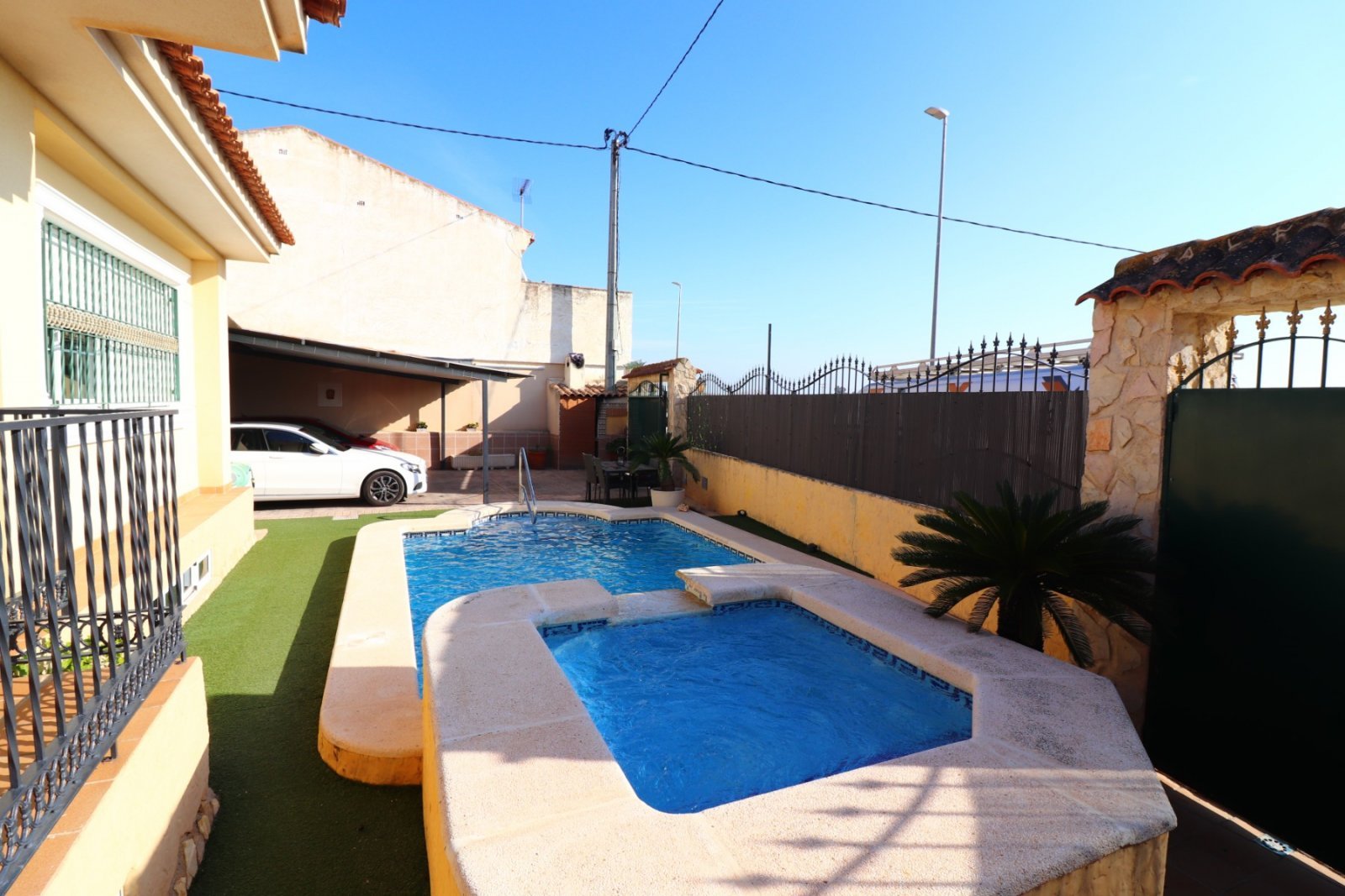 Sonnige Villa mit Pool und traumhaftem Ausblick