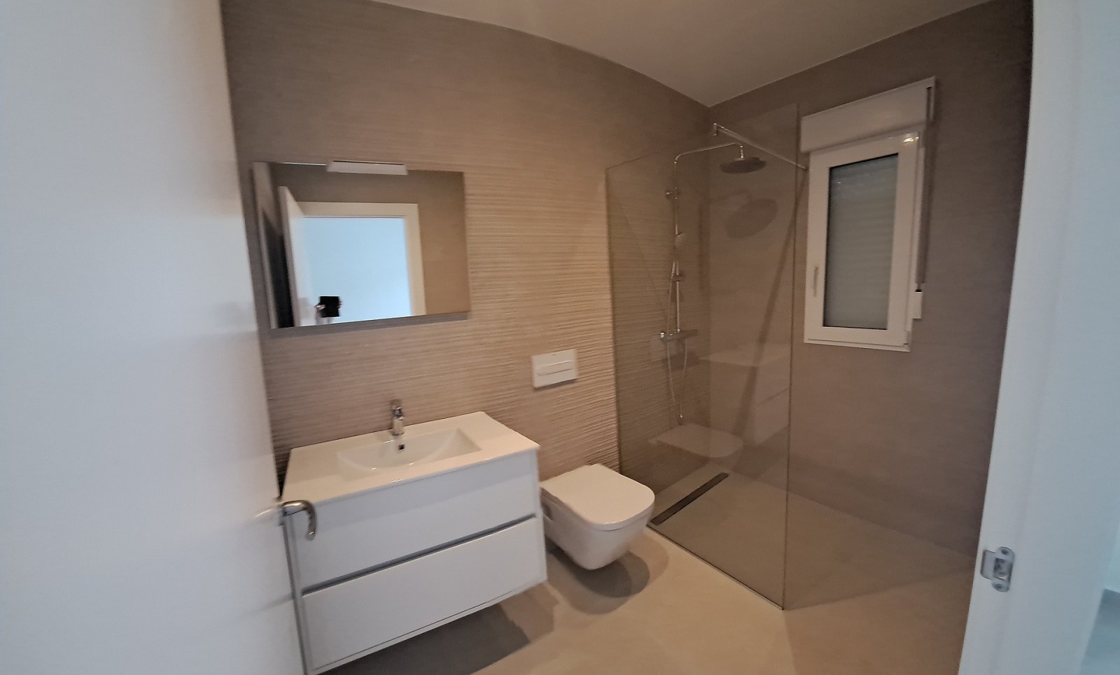 Moderne 3-Zimmer-Villa mit Pool &amp; Solarium