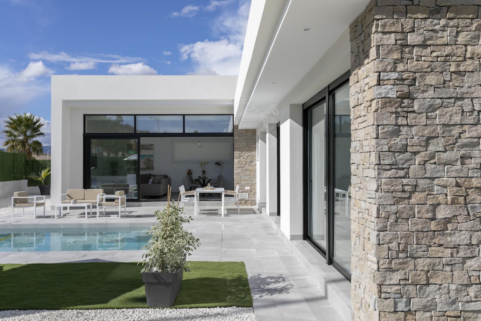 Exklusive Villa mit Pool und Bergblick