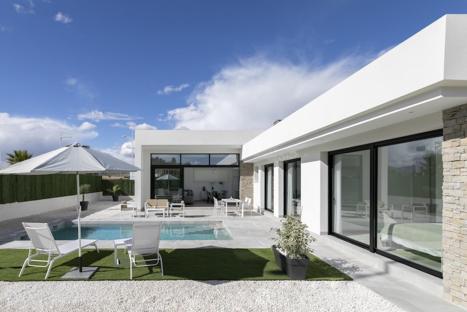 Exklusive Villa mit Pool und Bergblick