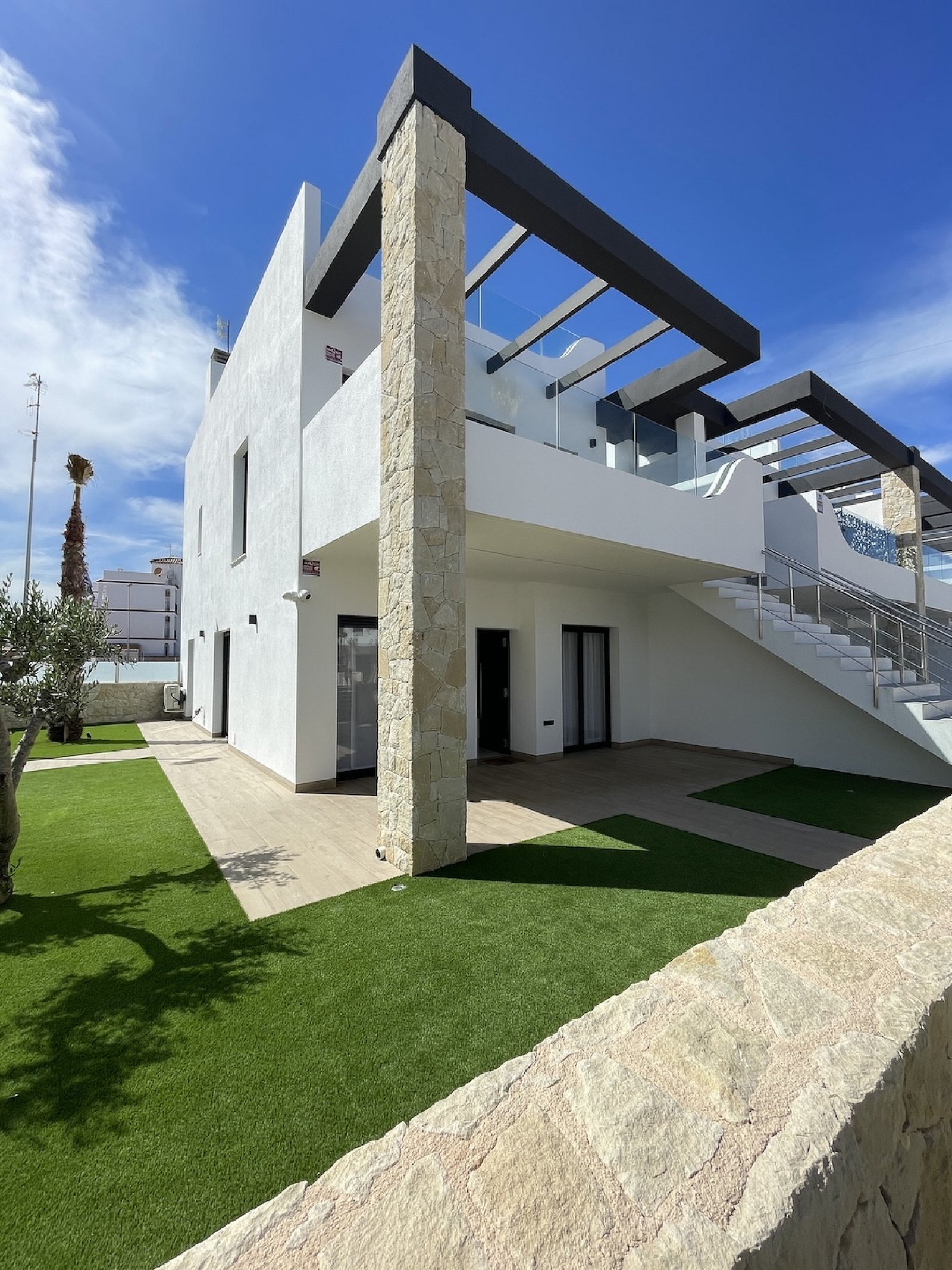 Orihuela Costa: Stilvolles Duplex mit Gemeinschaftspool & sonnigem Wohnkomfort 