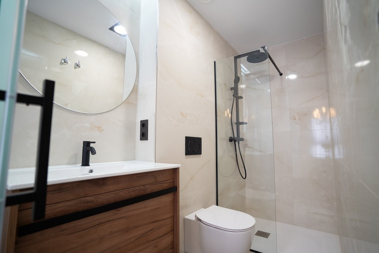 Stilvolles Duplex mit Gemeinschaftspool &amp; sonnigem Wohnkomfort