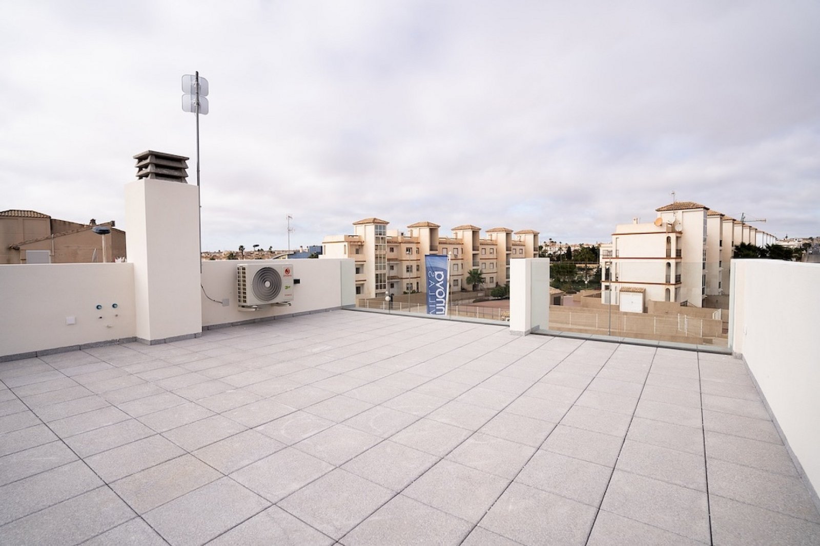Stilvolles Duplex mit Gemeinschaftspool &amp; sonnigem Wohnkomfort
