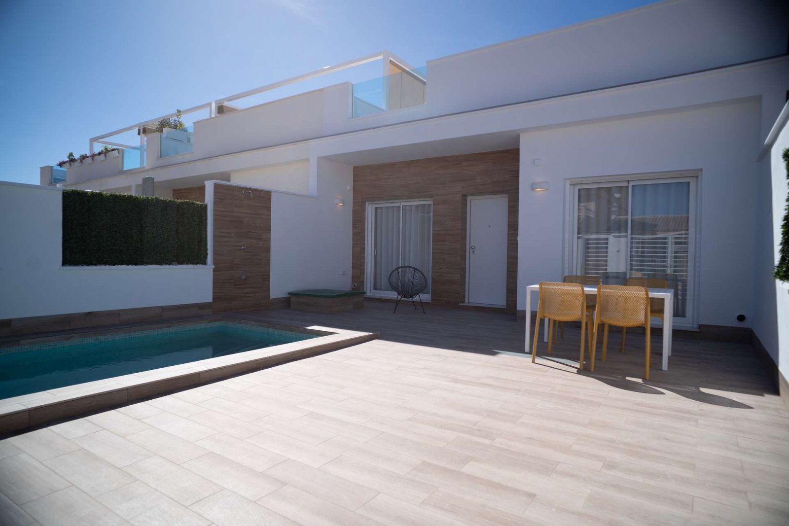 Ebenerdiges Haus mit Meerblick und guter Lage mit Pool