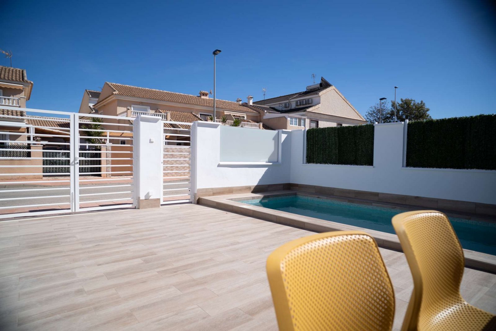 Ebenerdiges Haus mit Meerblick und guter Lage mit Pool