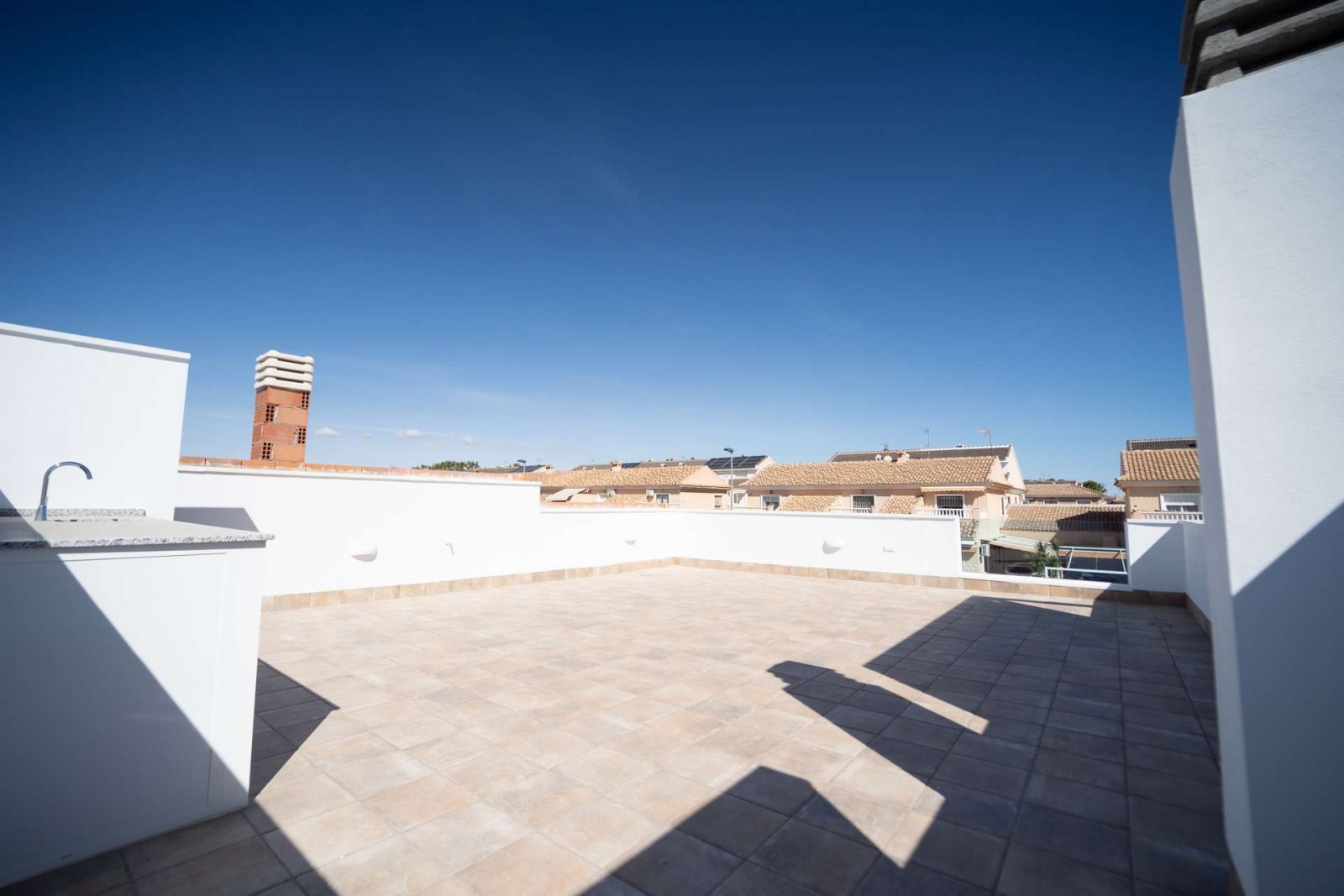 Ebenerdiges Haus mit Meerblick und guter Lage mit Pool