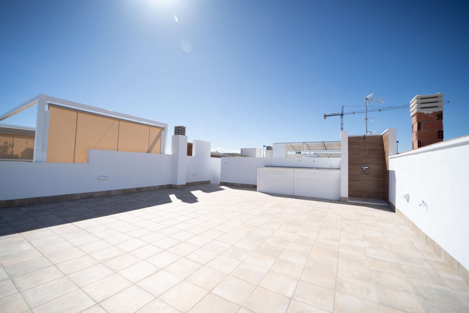 Ebenerdiges Haus mit Meerblick und guter Lage mit Pool