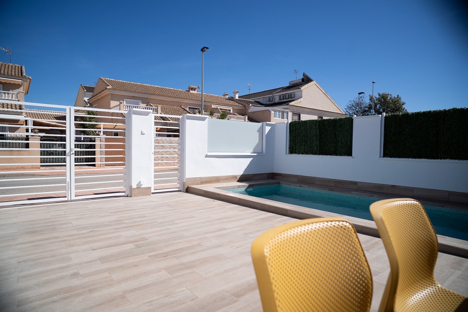 Neue Traumvillen: Komfortables Wohnen mit Pool