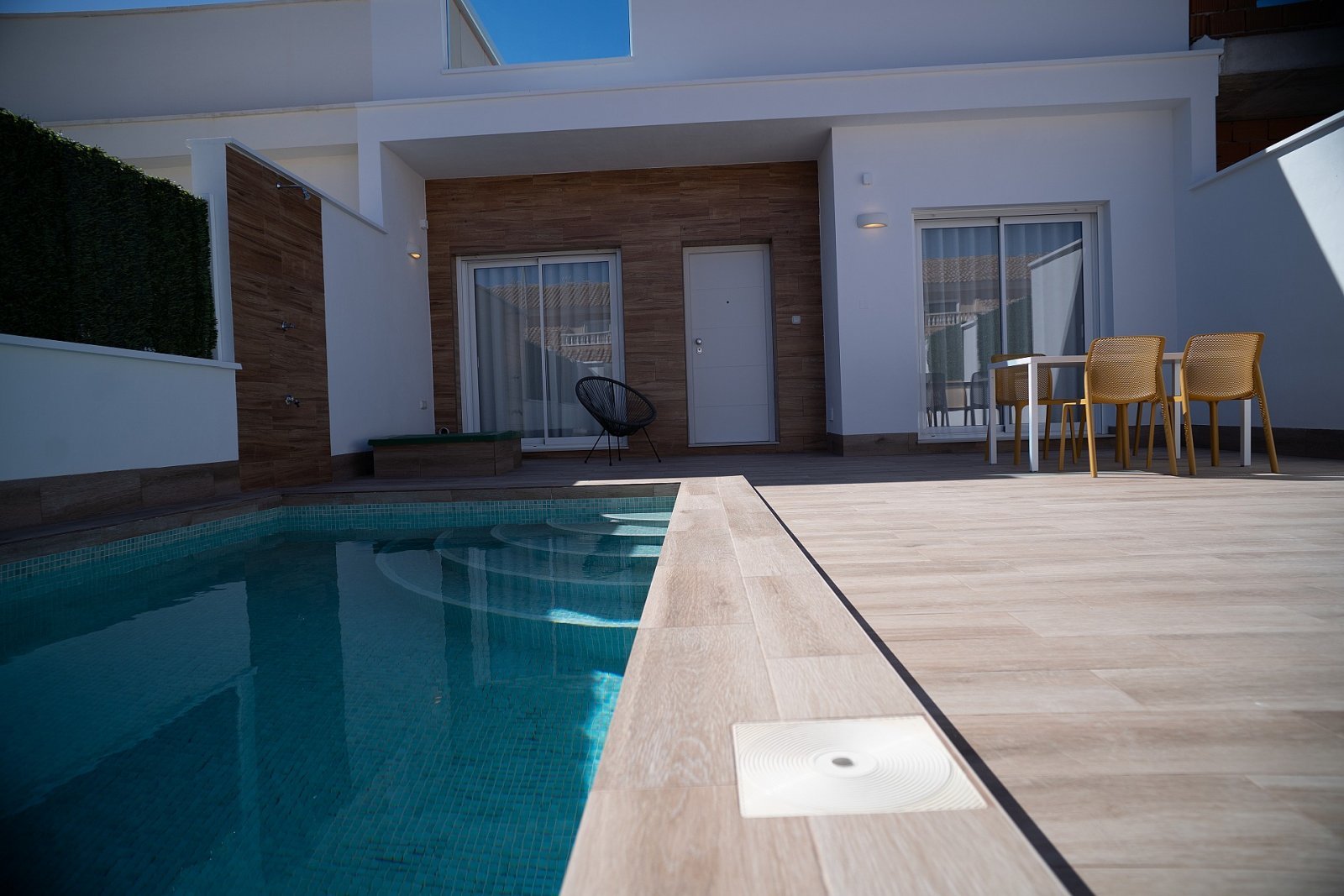 Neue Traumvillen: Komfortables Wohnen mit Pool