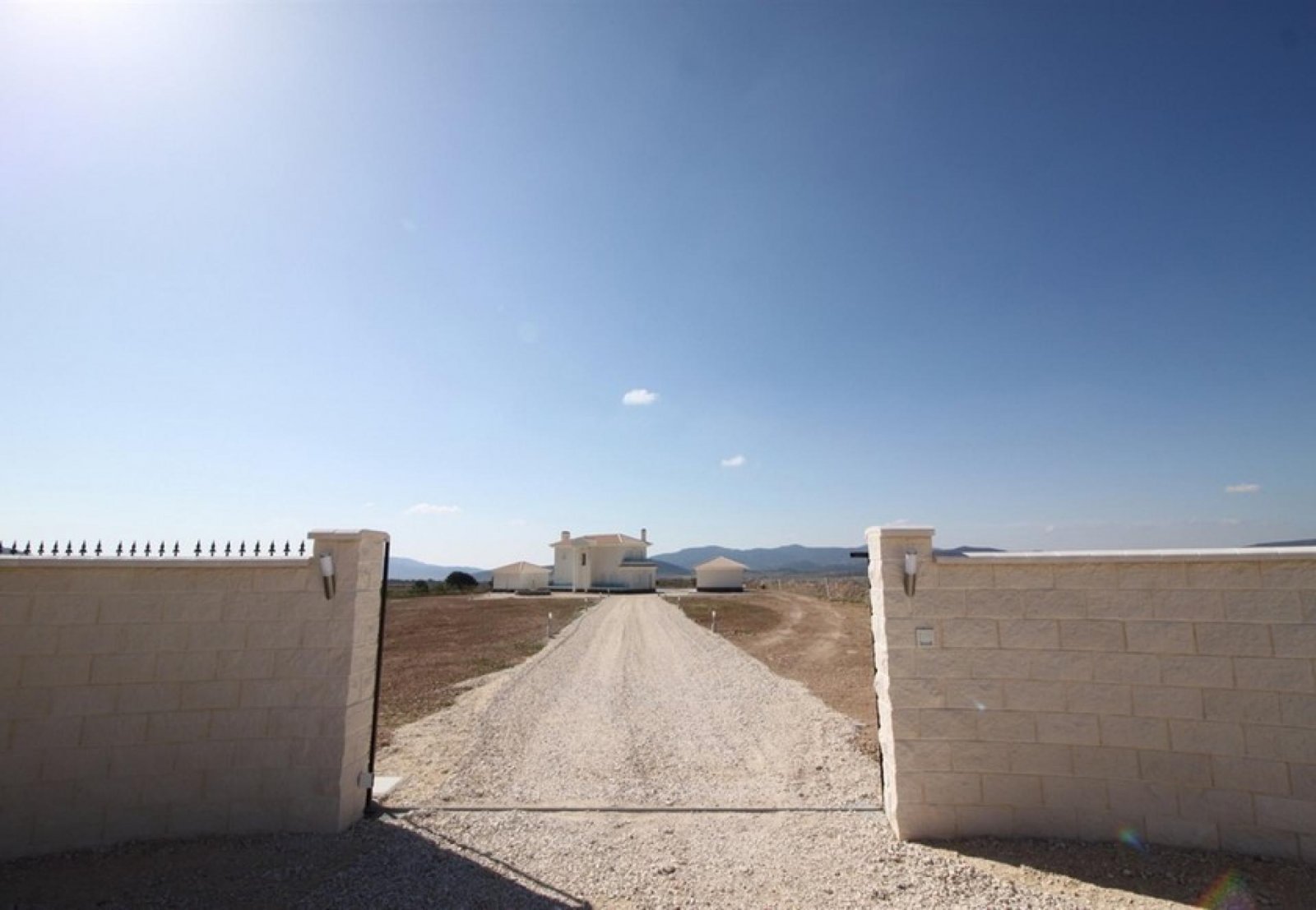 Maßgeschneiderte Villen mit Pool und Gästehaus in Alicante
