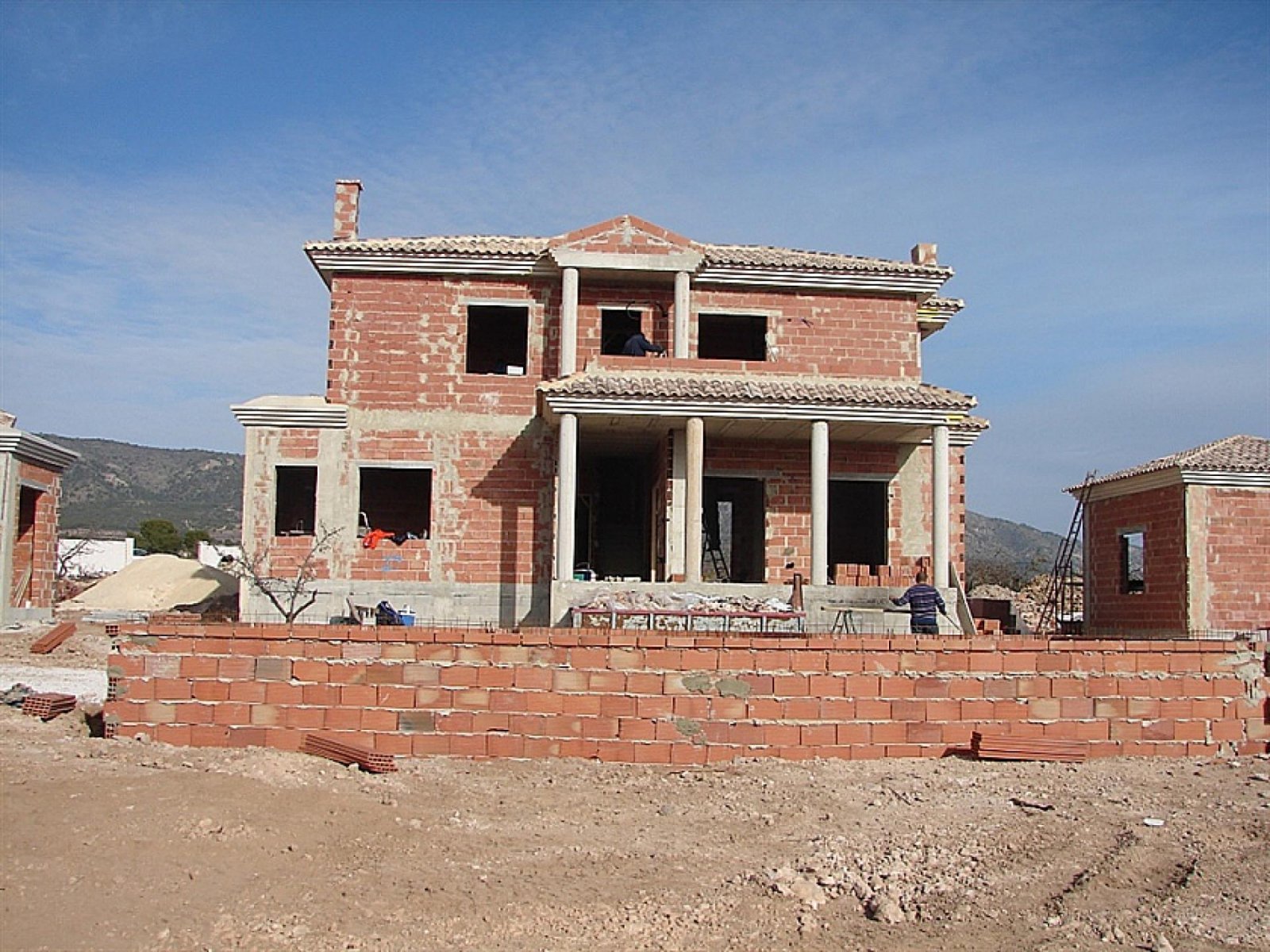 Maßgeschneiderte Villen mit Pool und Gästehaus in Alicante