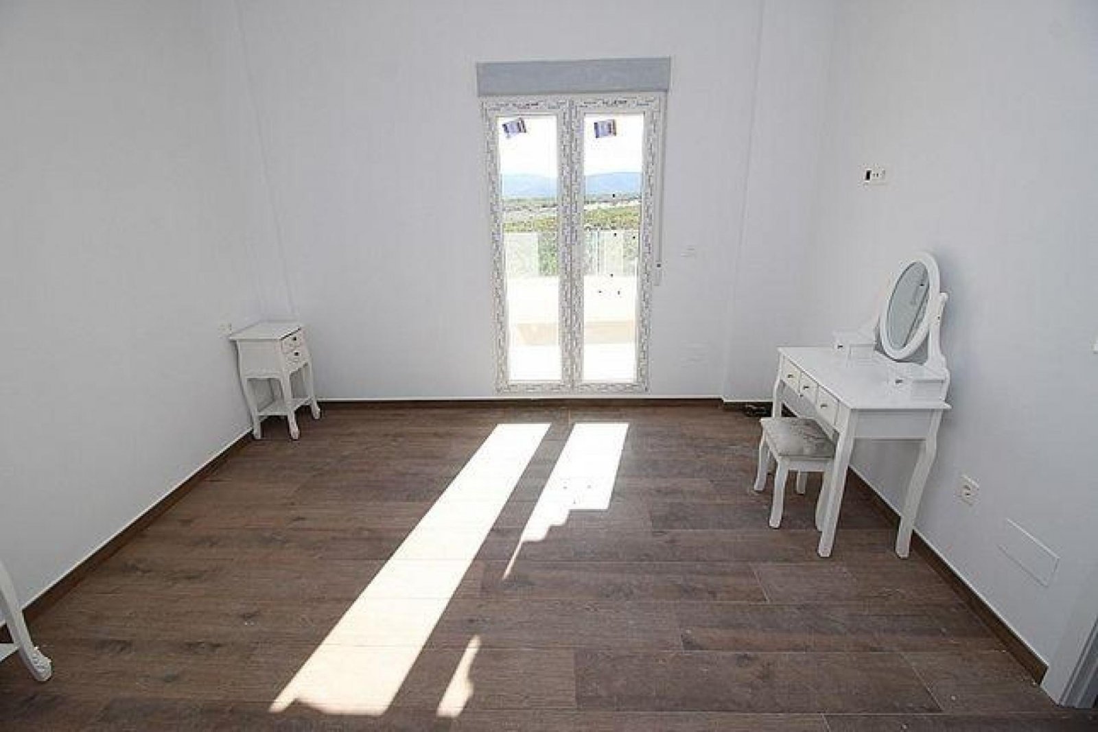 Maßgeschneiderte Villen mit Pool und Gästehaus in Alicante