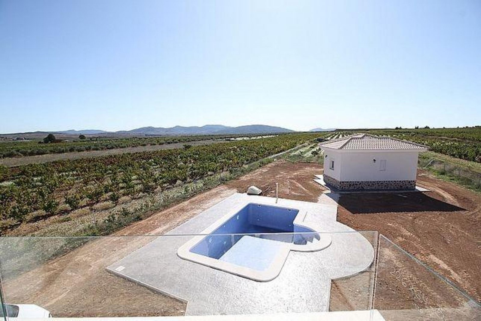 Maßgeschneiderte Villen mit Pool und Gästehaus in Alicante