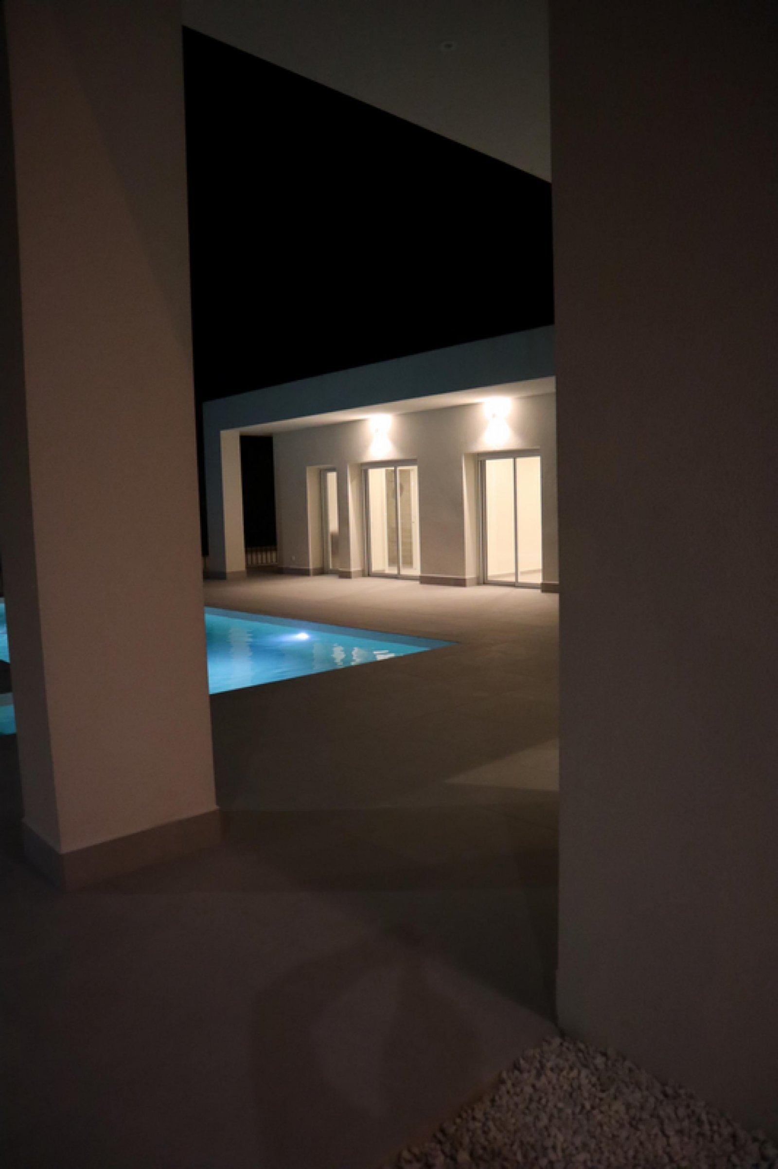 Moderne Neubau-Villa mit Pool &amp; Traumgrundstück