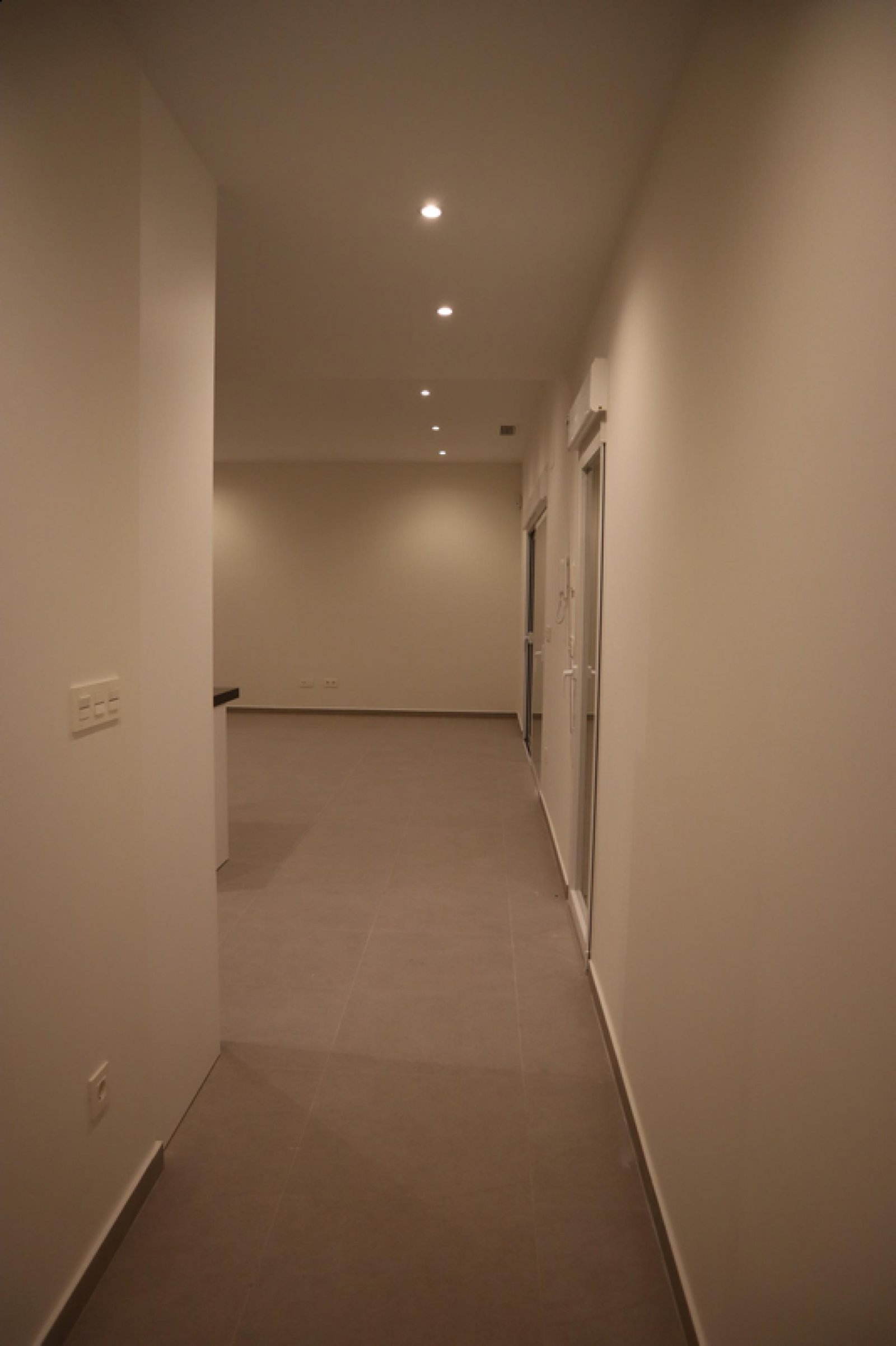 Moderne Neubau-Villa mit Pool &amp; Traumgrundstück