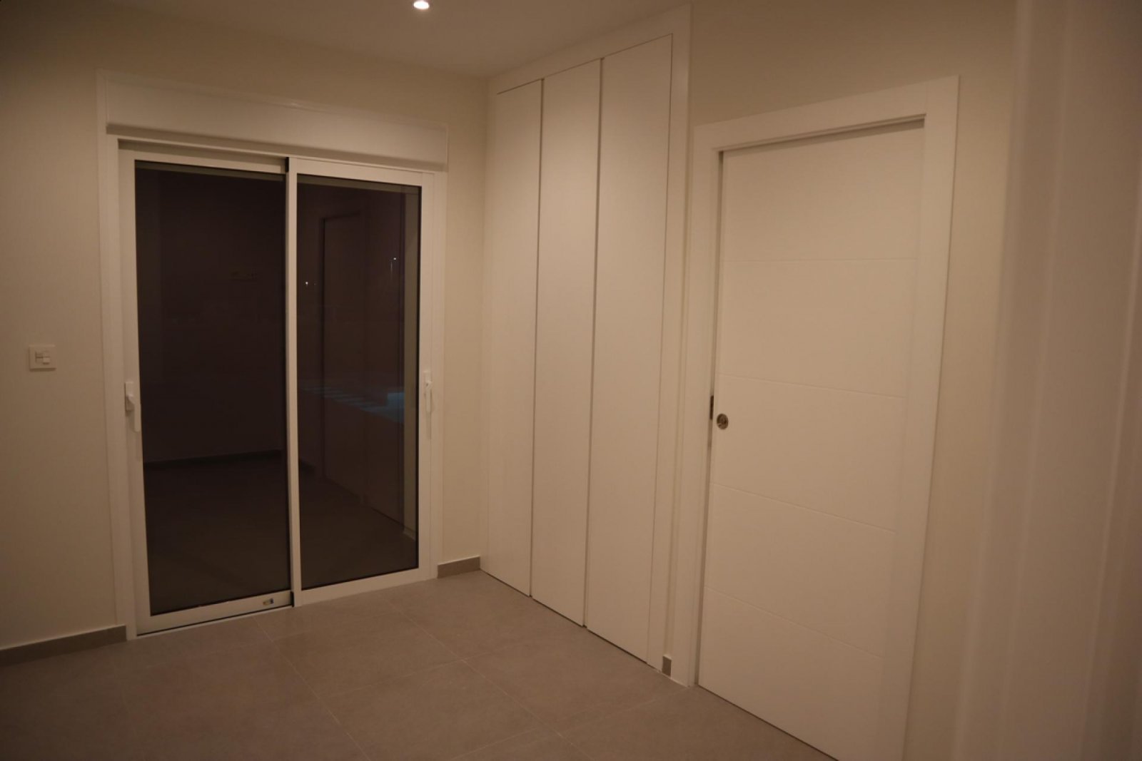 Moderne Neubau-Villa mit Pool &amp; Traumgrundstück