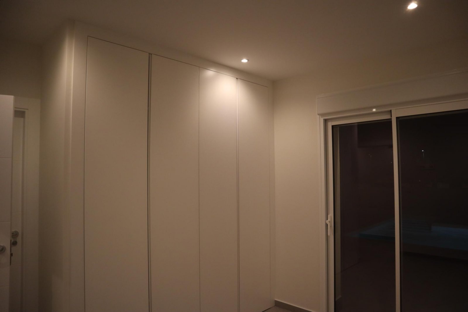 Moderne Neubau-Villa mit Pool &amp; Traumgrundstück