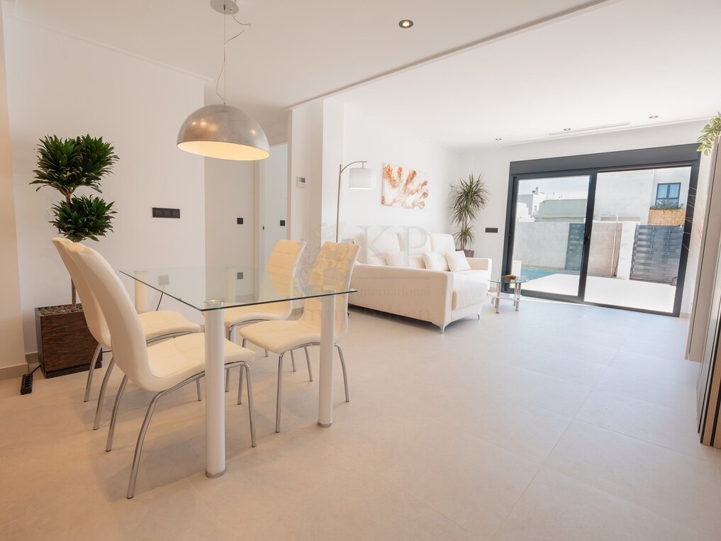 Modernes Einfamilienhaus mit Pool, Photovoltaik & hochwertiger Ausstattung