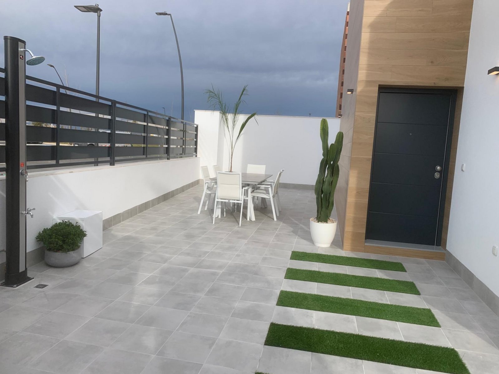 Moderne Villa mit privatem Pool & Garten