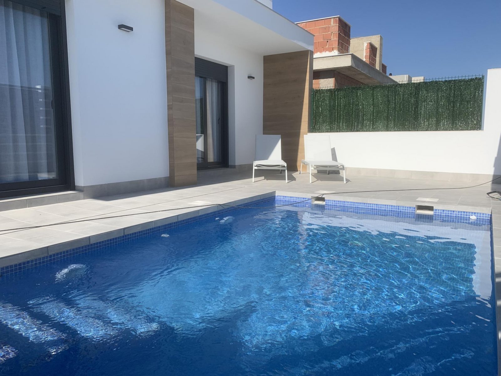 Moderne Villa mit privatem Pool & Garten