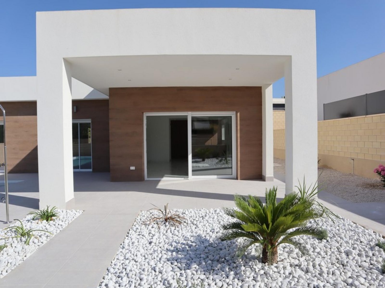 Mediterrane Neubau-Villa mit Komfort & Qualität