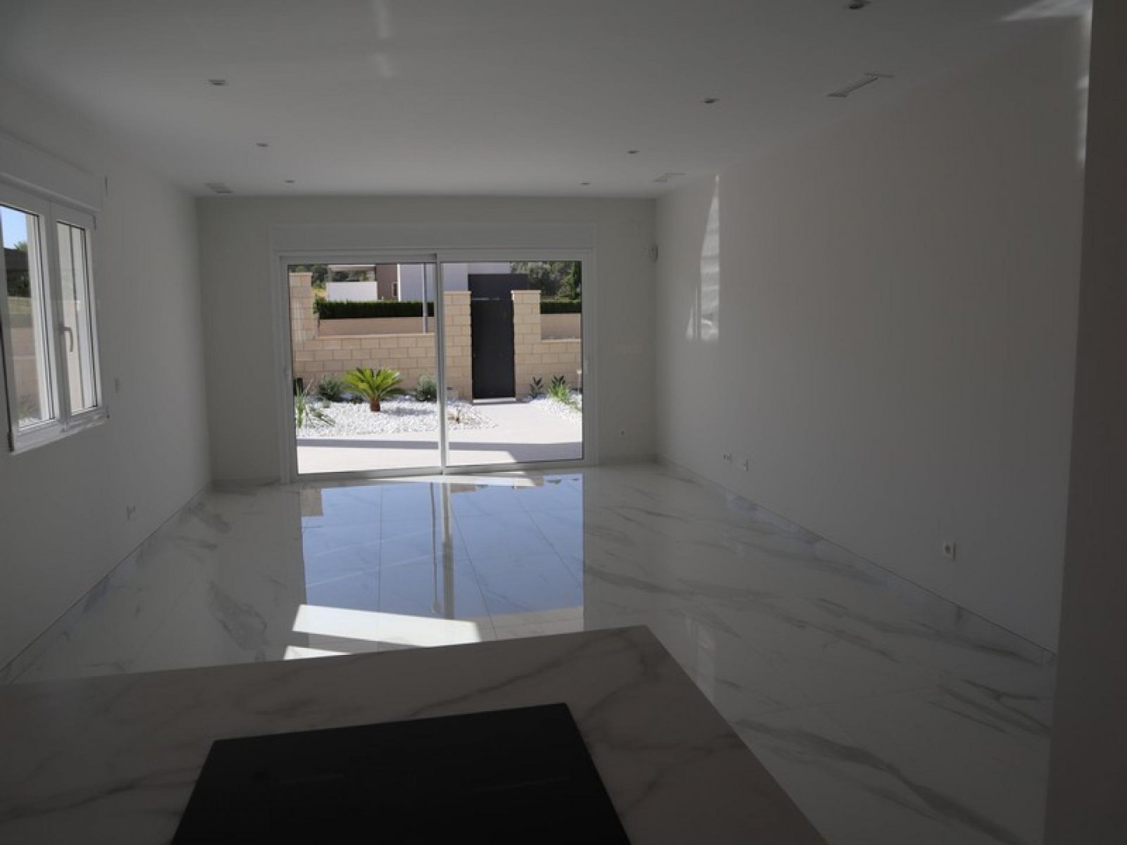 Mediterrane Neubau-Villa mit Komfort & Qualität